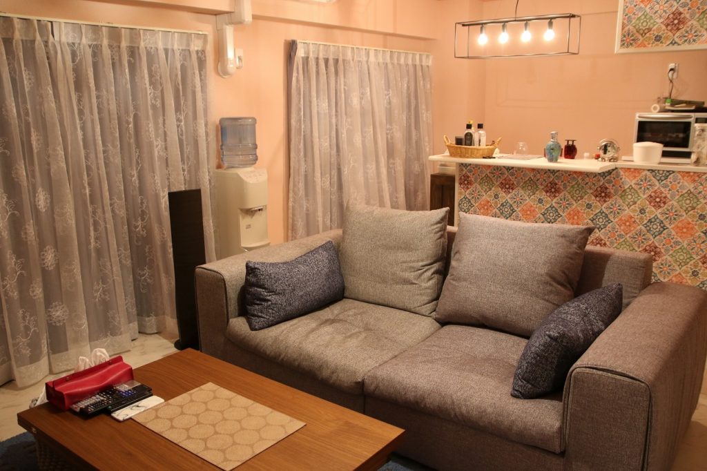 新潟　家具　おしゃれ　かわいい　かっこいい　ピンク　グレイ　ソファ　ローテーブル　ゆったり　もふ　グレー　ラグ